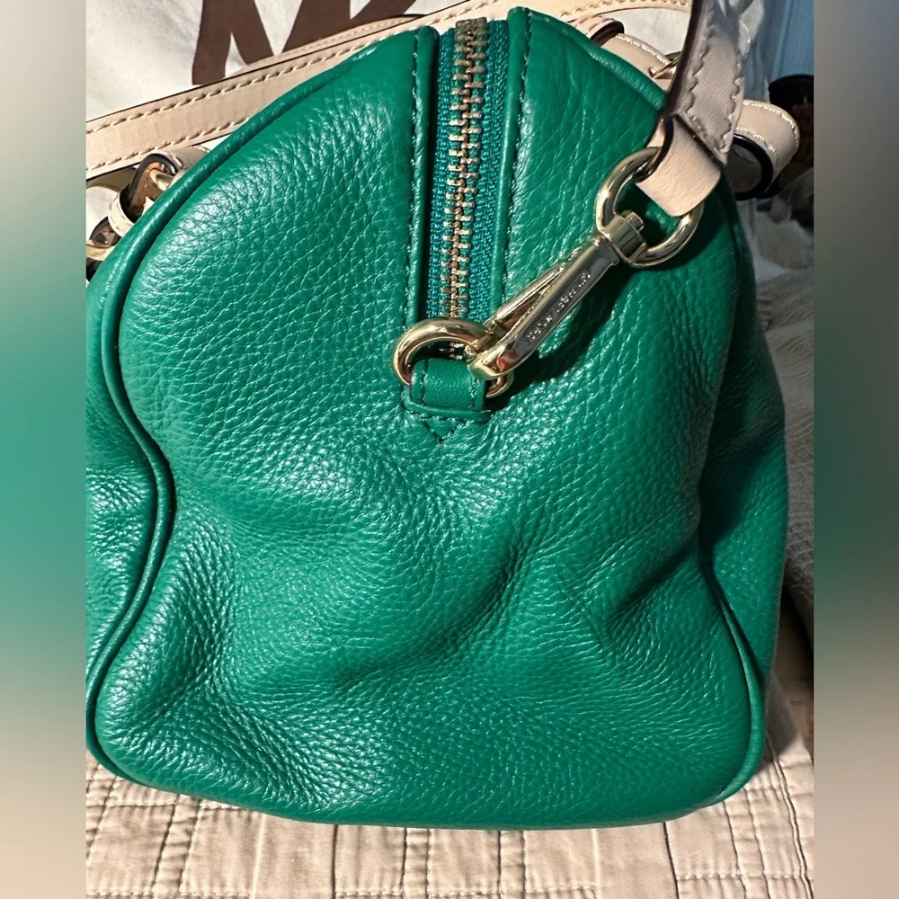Michael Kors Grayson MD Satchel in the color Gooseberry. - Picture 7 of 14